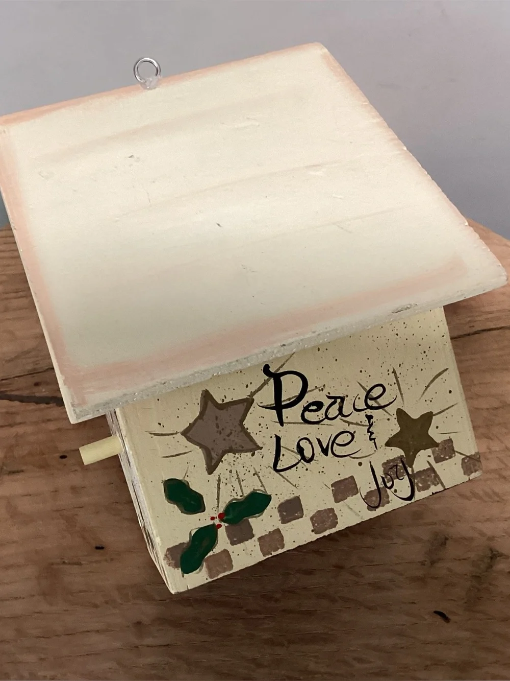 🔴 Beautiful Solid Wood Crafted Birdhouse - Hand Painted - Peace / Love / Joy
